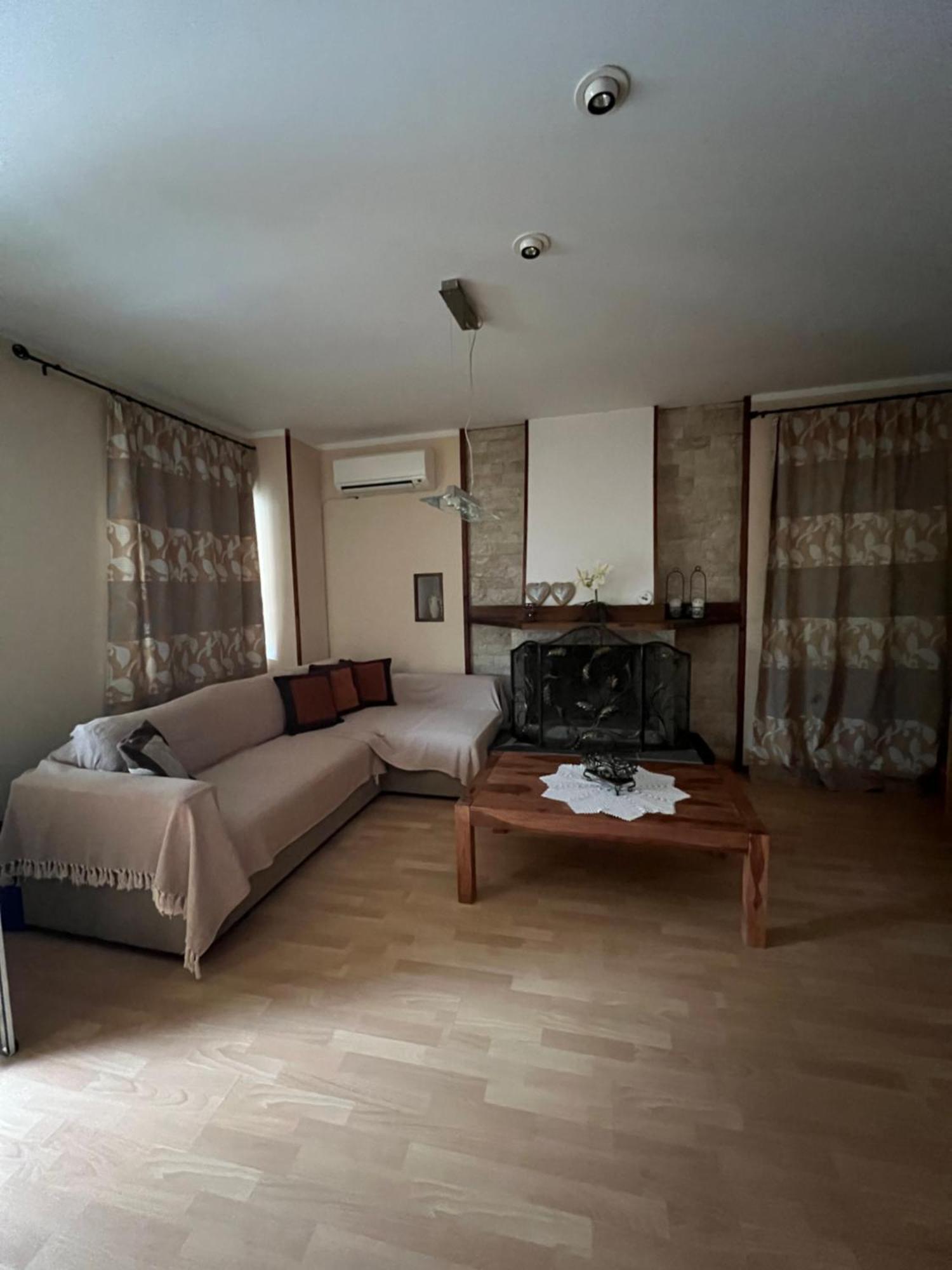 Lemon Tree Apartment *